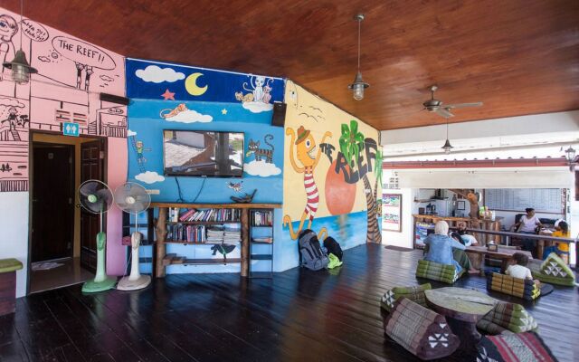 The Reef Hotel & Studios