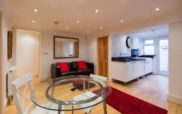 Camden Spacious Apartment