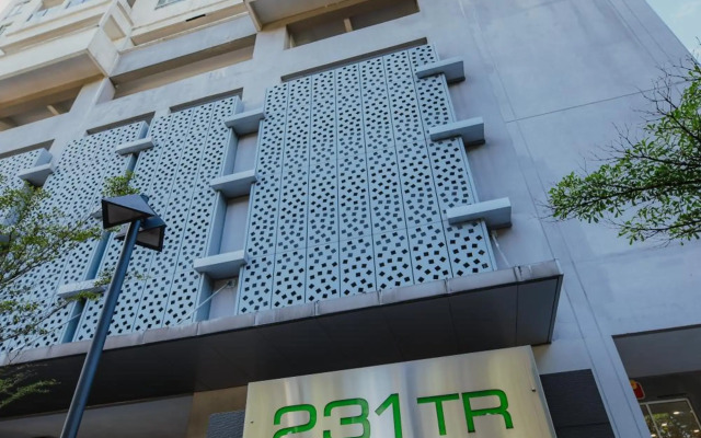 Rex Ollie @ 231 TR Suite