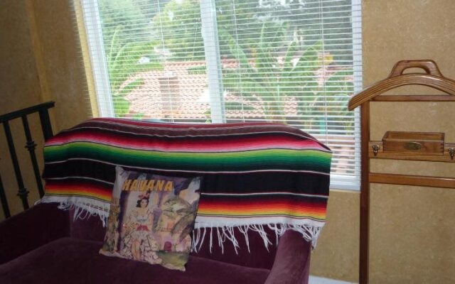 Woodland Hills Calabasas Guesthouses