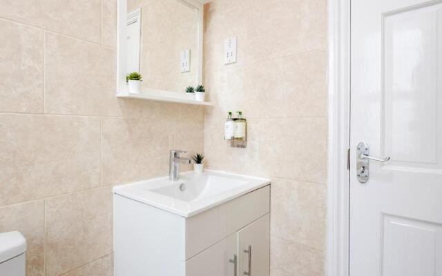 Luxury Apartment 2bed & Parking - East London - by Damask Homes