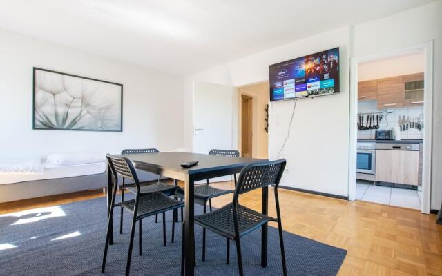 Tolstov-Hotels Generous 3 Room Apartment