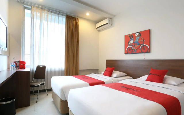 RedDoorz Near Braga Street