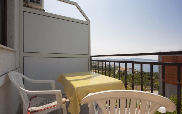 Apartments Pleadin / New Renovated one Bedroom A2