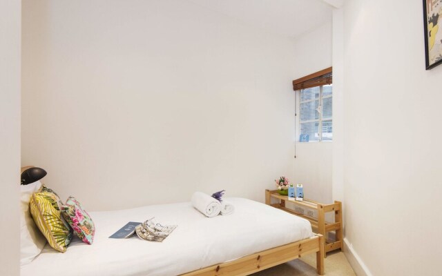 The Wonderful Chelsea Manor Street Apartment - CHK