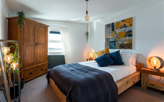 Crab Shack Apartments - Stylish back beach duplex apartment, Teignmouth
