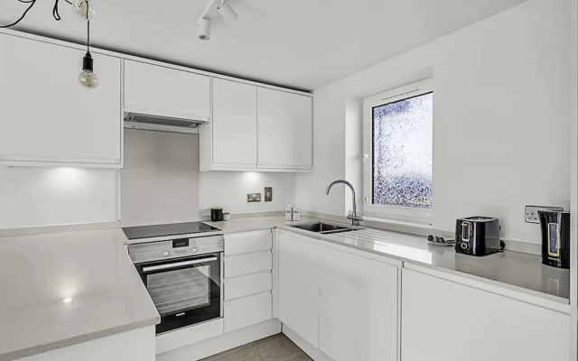 City Relay Radiant Chelsea Flat With City View