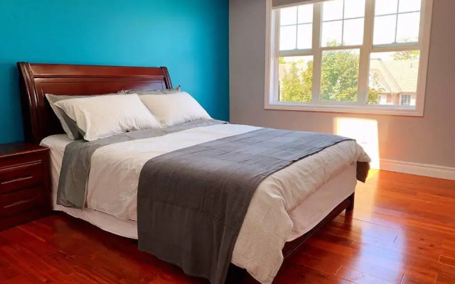 Nice rooms with private bath in Mid Town Toronto
