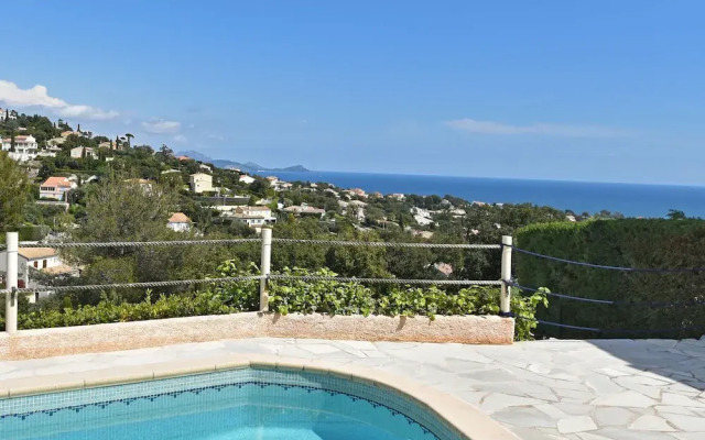 Spacious Villa in Var With Swimming Pool