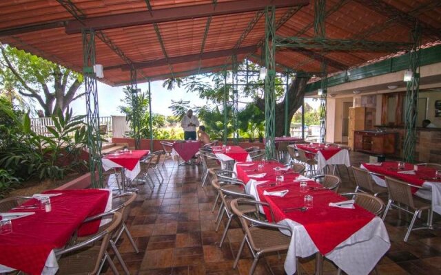 Hotel Rancho Club