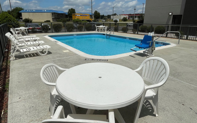 La Quinta Inn & Suites by Wyndham Fayetteville I-95