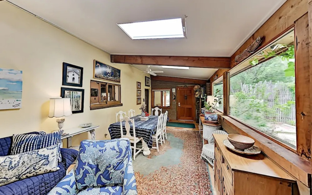 Magpie House 3 Bedrooms 2 Bathrooms Home