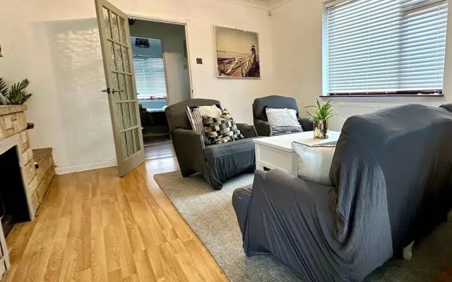 3 Bedroom Homely Retreat Near Slough