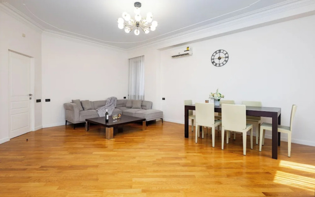 Apartment by Luxe Group SN290