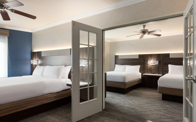 Holiday Inn Express and Suites Bakersfield Central by IHG