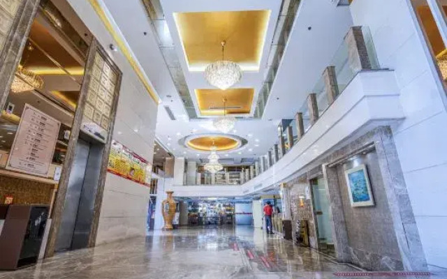 Sunshine Holiday Hotel