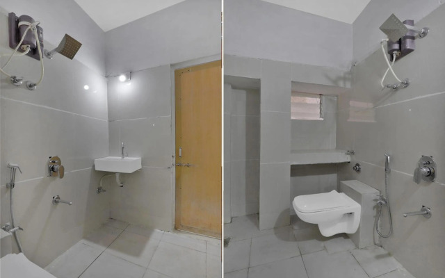 Flagship 83069 Hotel Rudra Palace