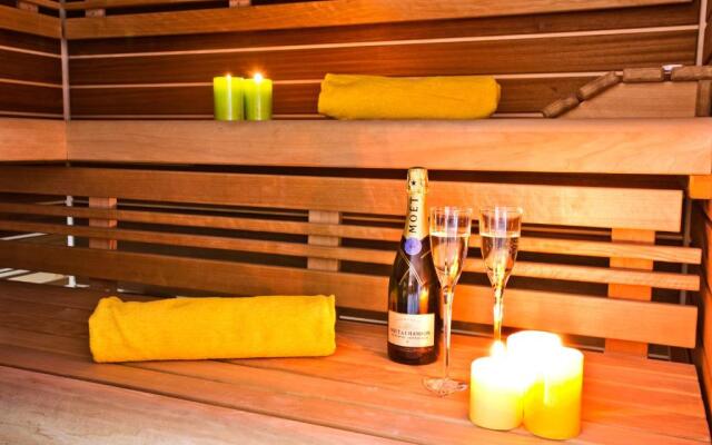 Sala Comacina Apartment No 1 (Sleeps 10)