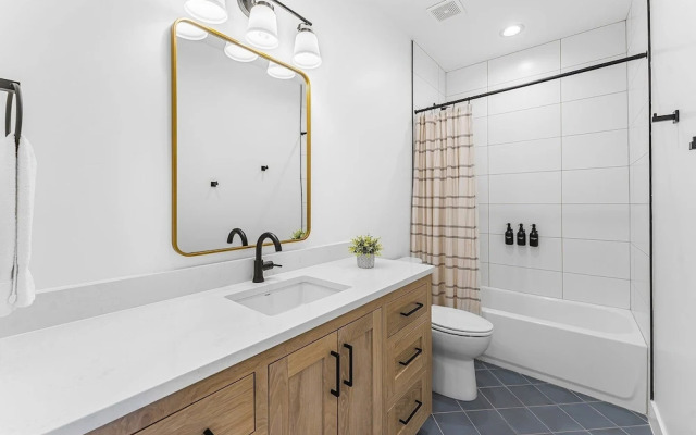 Sunny Days 7 Bedroom Home