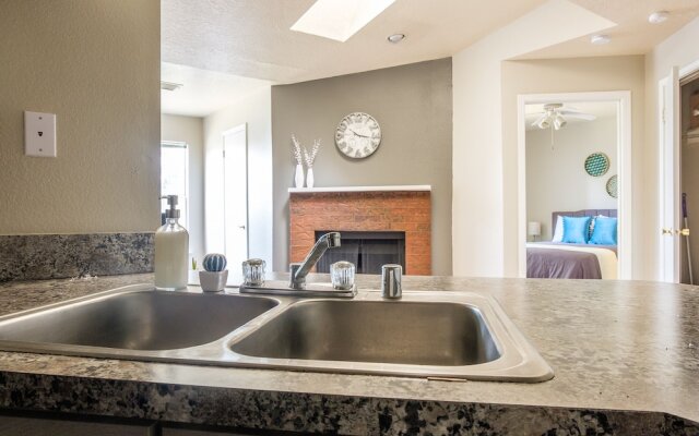 Eastside 1 & 2 BR Apts with balcony by Frontdesk