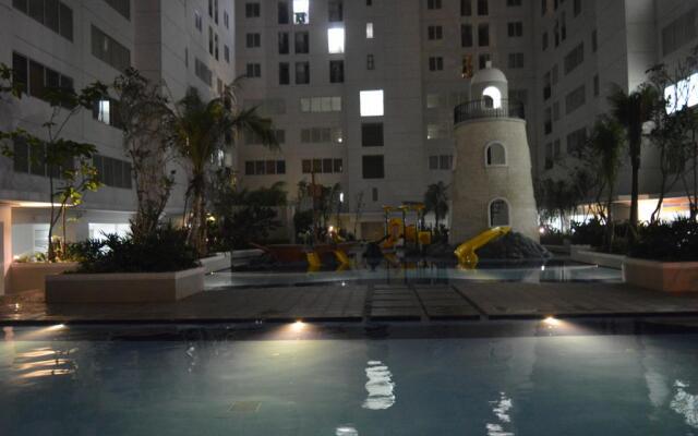 Roomku at Bassura City Apartment