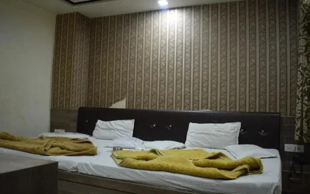 Hotel Masoom by OYO