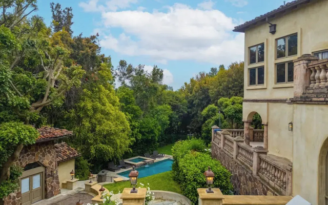 Carolwood - Modern Tuscan Villa With Rolling Lawns and Loggia in Holmby Hills