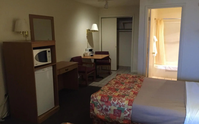 Wildwood Inn Tropical Dome & Theme Suites