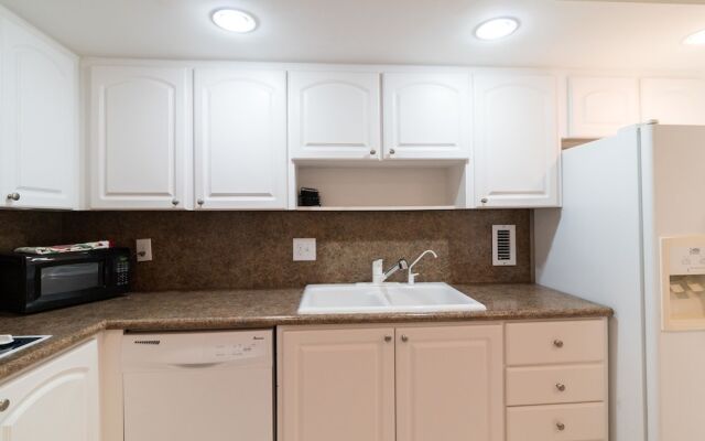Tides Hollywood Apartments