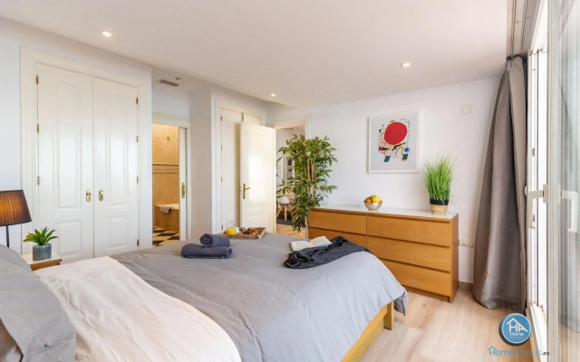 HomeAbroad Apartments - Ático Deluxe Fuengirola with FREE Parking