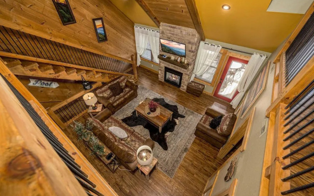 Hilltop Haven - Four Bedroom Chalet