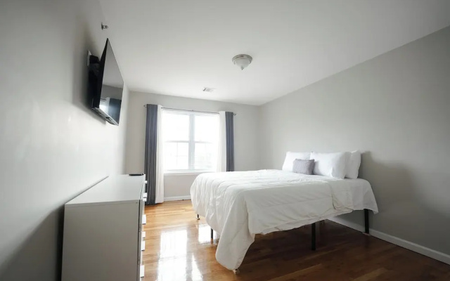 Newark Liberty Gem Brick House Apt 3