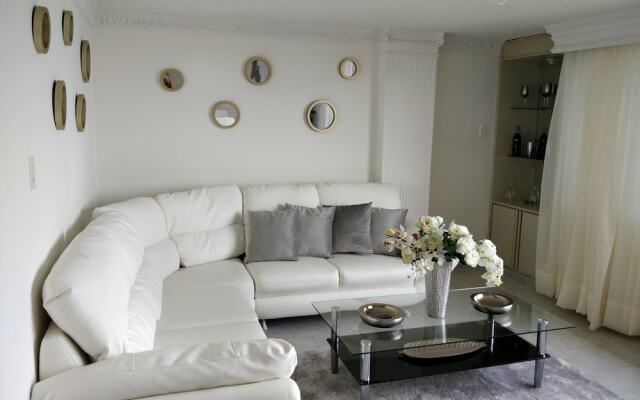 Luxury Modern & Elegant Estrato