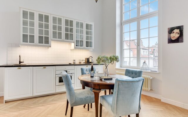 Navy Group - Old Town Apartments