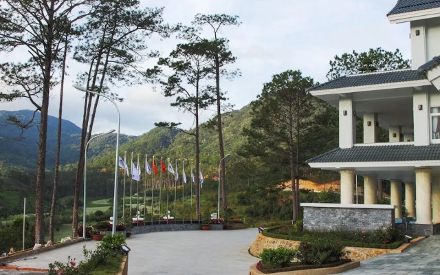 SAM Tuyen Lam Golf & Resorts