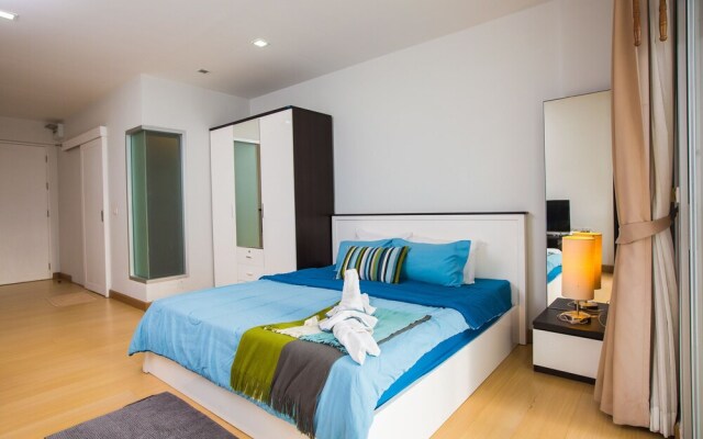 The Seacondo (Room for Holiday)