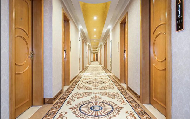 Venus Hotel Gongming Rainbow