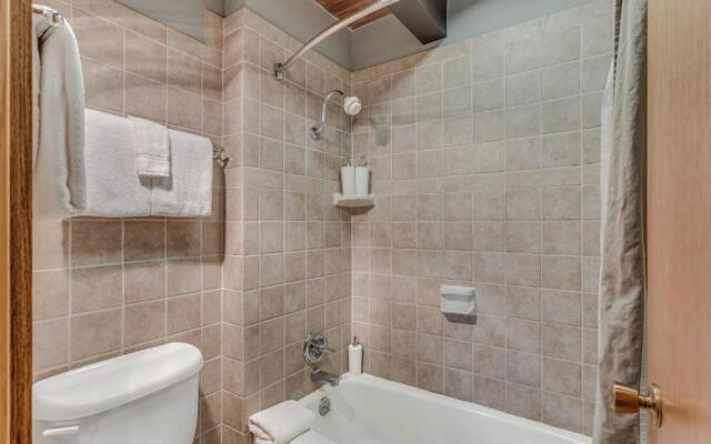 Laurelwood Condominiums Studio Deluxe Unit 115