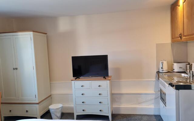 Grace Apartments - Living Rock