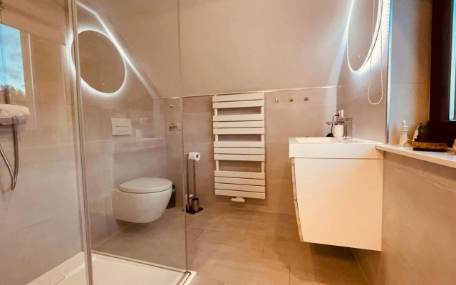 Apartment Rust-modernes Apartment mit Prime, Küche, WLAN, Garten