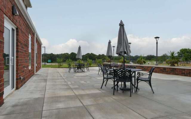 Appomattox Inn and Suites