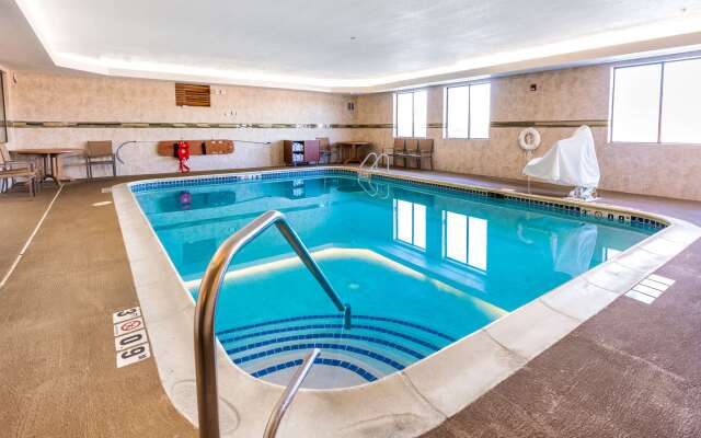 Country Inn & Suites by Radisson, South Haven, MI