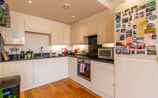 Bright & Spacious Battersea Flat