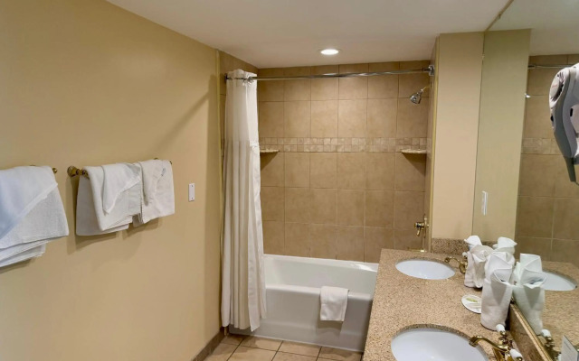 Travelodge by Wyndham Suites Virginia Beach Oceanfront