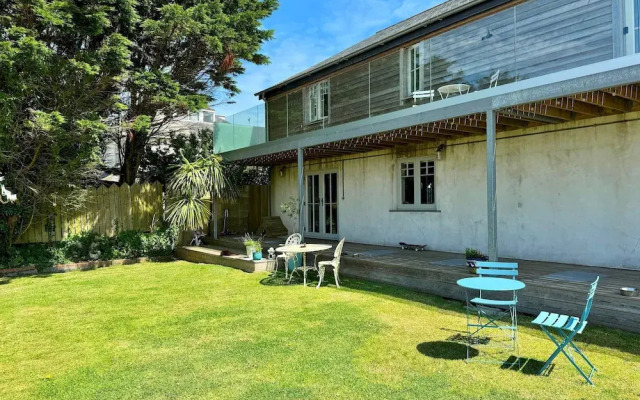 Seawynds Family Home With Far-reaching Sea Views