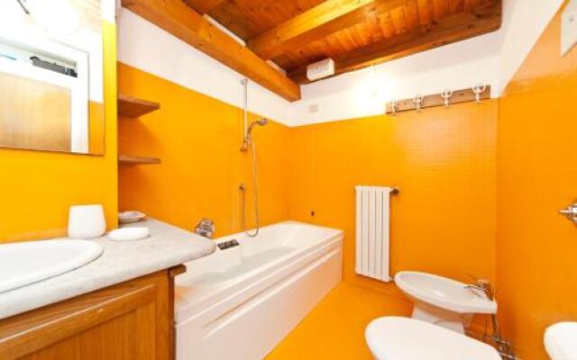 Venice Samoro Jacuzzi