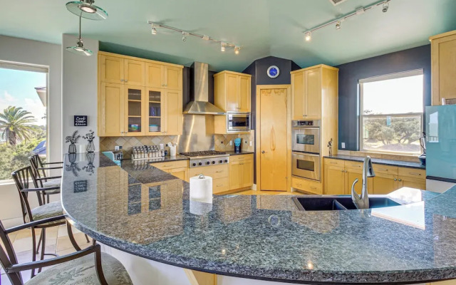 Private Pier: Waterfront Fulton Villa!