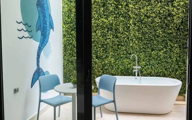 Apartments near 5th Avenue with Rooftop Ocean View