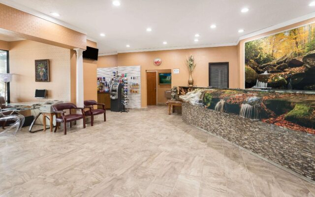 Ramada by Wyndham Asheville Southeast