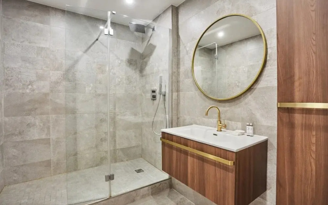 Sublime 3 Bedroom Flat Batignolle Montmartre
